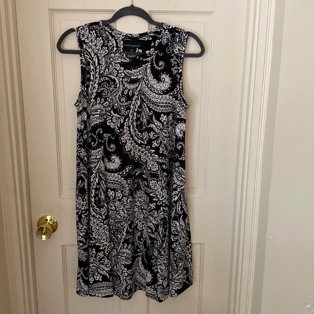 Cynthia Rowley medium black/cream sleeveless swing dress 2 pockets low on dress